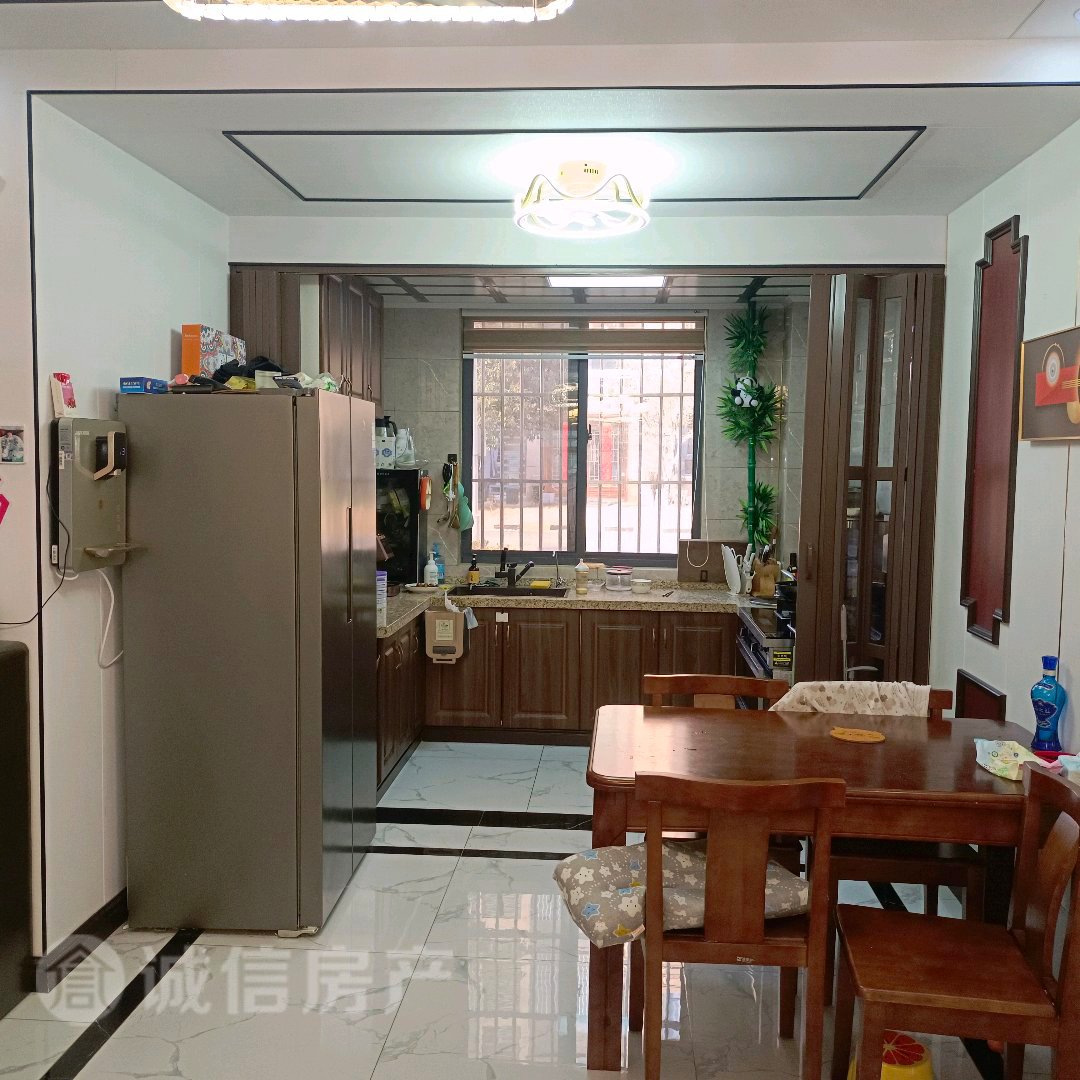 龙河湾小区,桃李春风对面洋房 前排西边户一楼带50多平方大院子豪装5