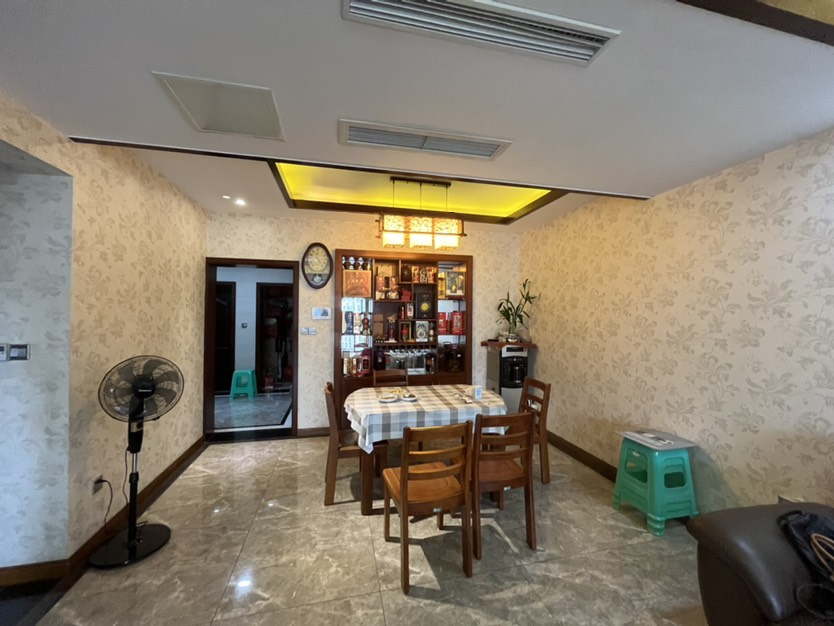 毕加索庄园,城中央二中旁,住家精装大3房2卫,送3个大阳台,拎包入住6
