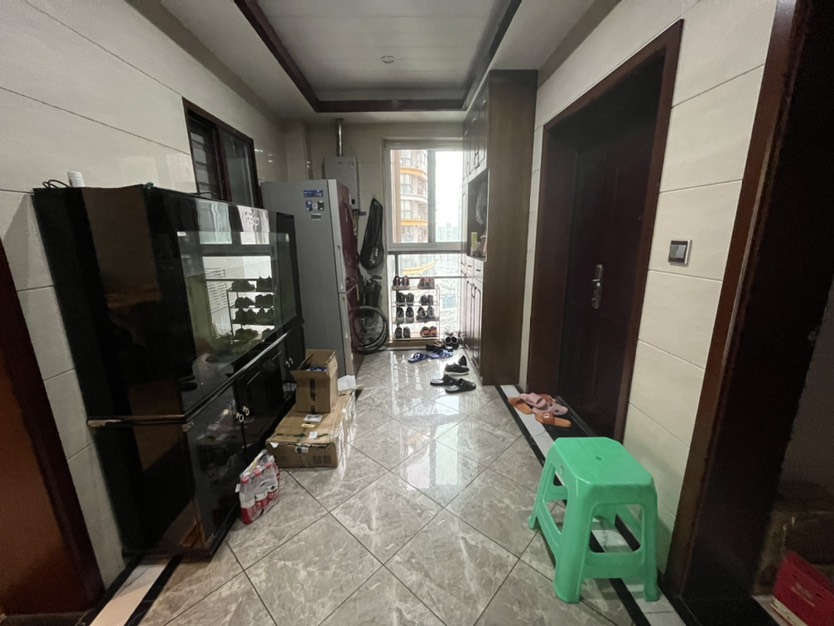 毕加索庄园,城中央二中旁,住家精装大3房2卫,送3个大阳台,拎包入住2