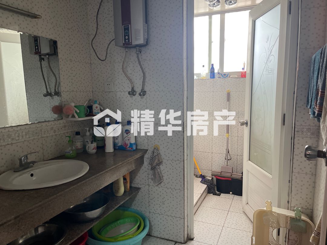 芦南苑,芦南苑,步梯中层,三室两厅一卫,户型方正,采光足,赠送储藏间7