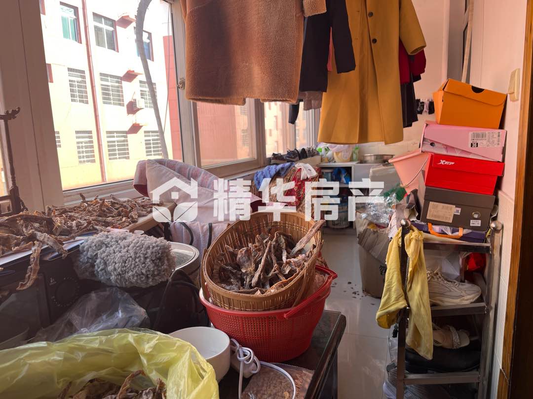 芦南苑,芦南苑,步梯中层,三室两厅一卫,户型方正,采光足,赠送储藏间6