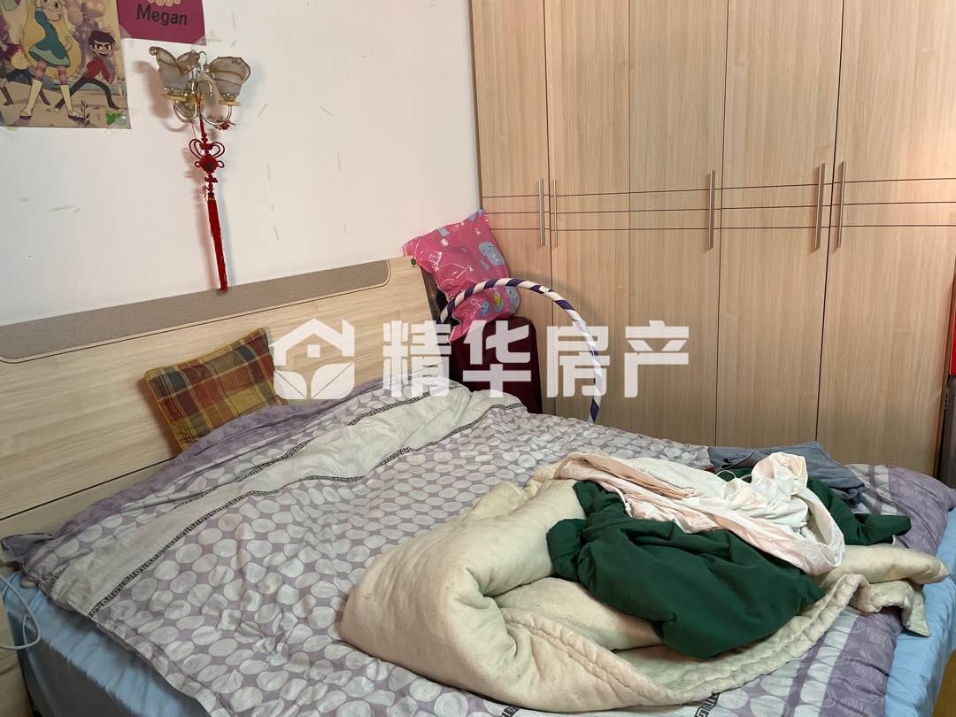 芦南苑,芦南苑,步梯中层,三室两厅一卫,户型方正,采光足,赠送储藏间4