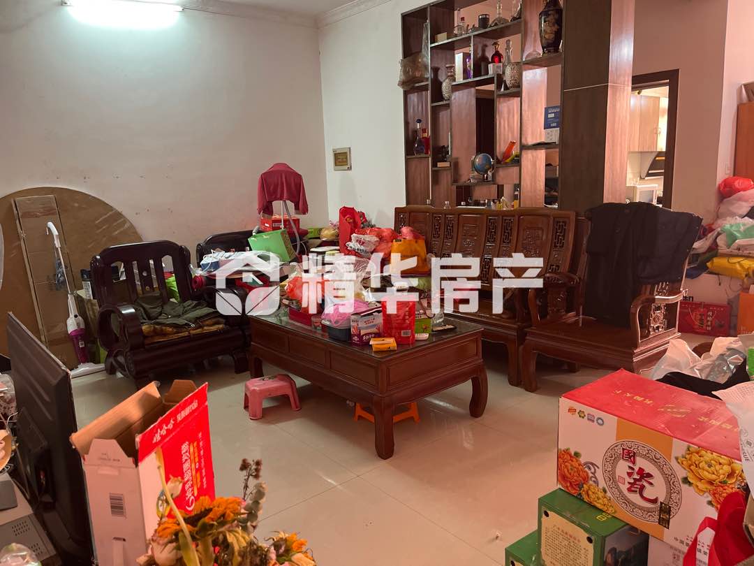芦南苑,芦南苑,步梯中层,三室两厅一卫,户型方正,采光足,赠送储藏间3