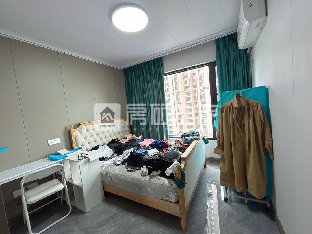 三陆康滨江壹号,精装五房,江景房,户型正气,价格可谈!8