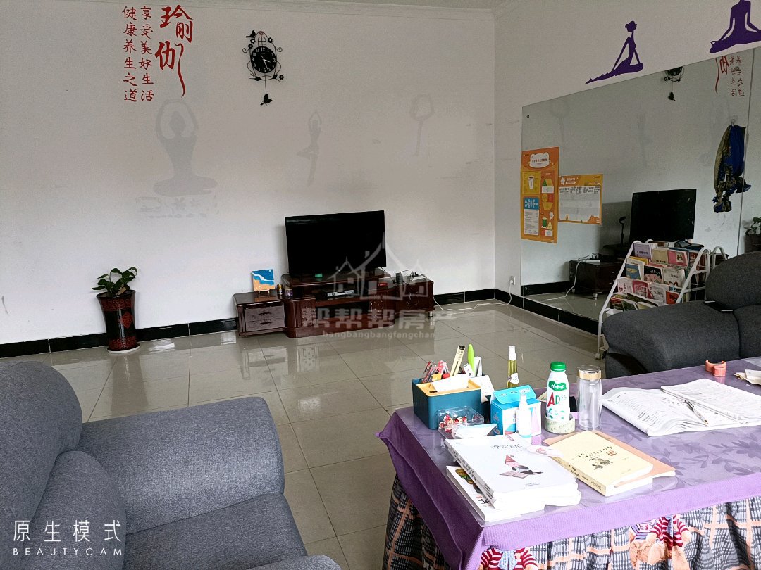 天鹅湖国际大酒店,天鹅湖附近的二间二层庭院房出售,停车方便。11