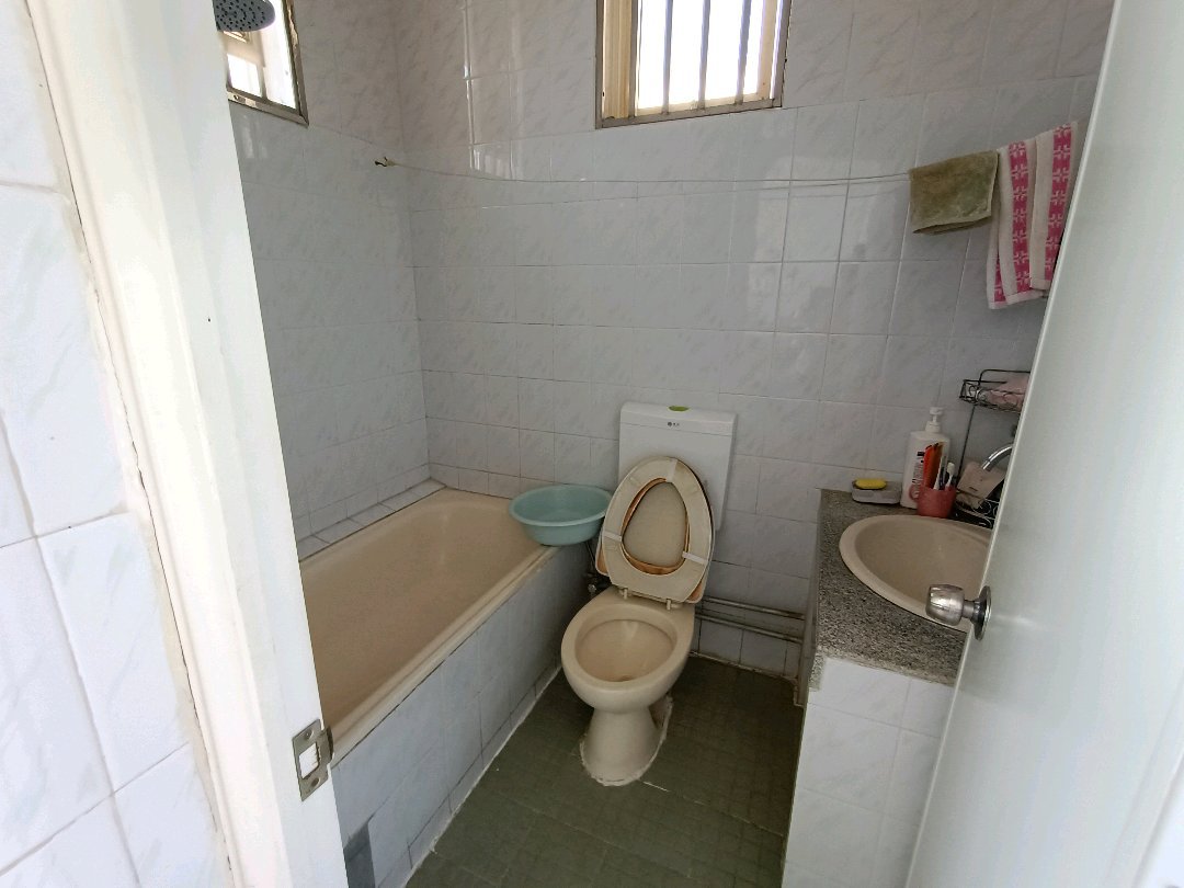 人民路,人民路铂金湾旁三室带家具家电,南北通透,停车方便,出让地证满6