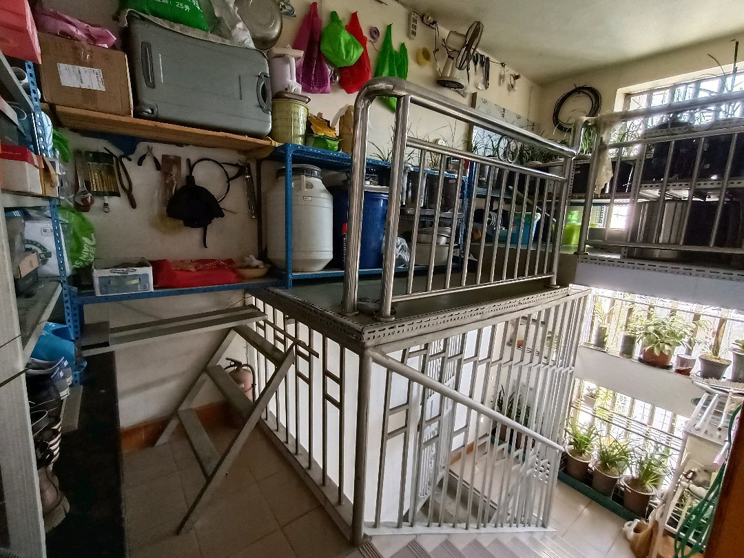 人民路,人民路铂金湾旁三室带家具家电,南北通透,停车方便,出让地证满9