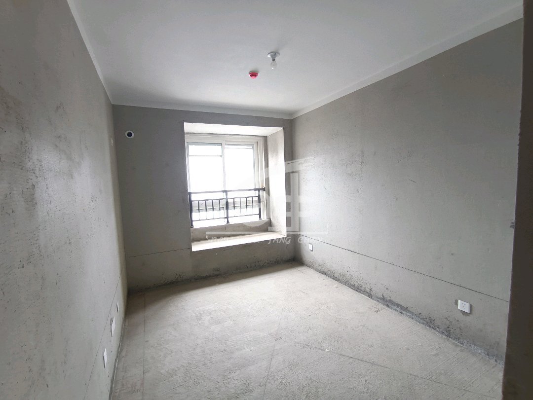 绿地璀璨天城,急售 绿地二期璀璨天城 毛坯三室 户型方正 高层采光视野好2
