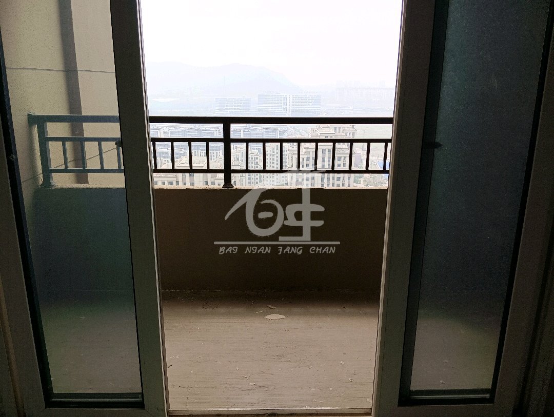 绿地璀璨天城,急售 绿地二期璀璨天城 毛坯三室 户型方正 高层采光视野好6
