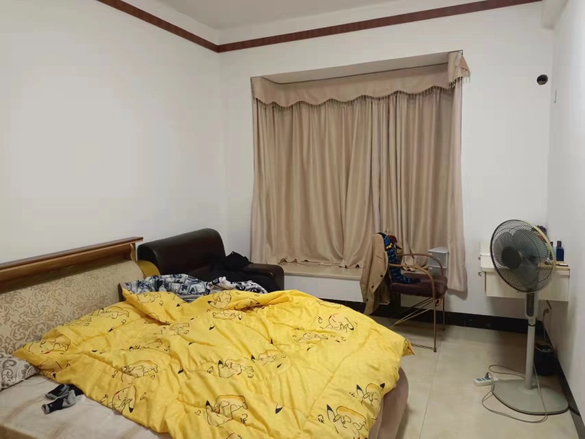 春天花园,春天花园电梯4室2厅南向,精装修2