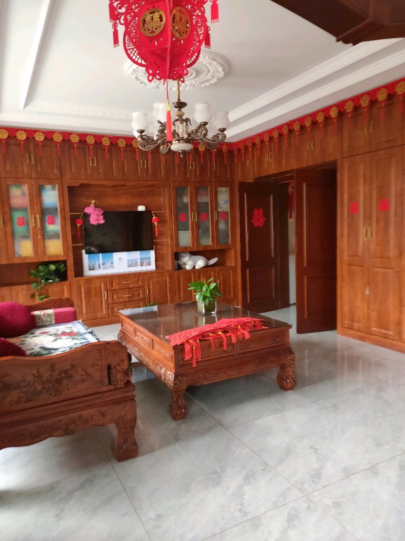晋原学校旁小二楼,占地面积2分45,建筑面积300平上下三层,框架结构,宅基地1