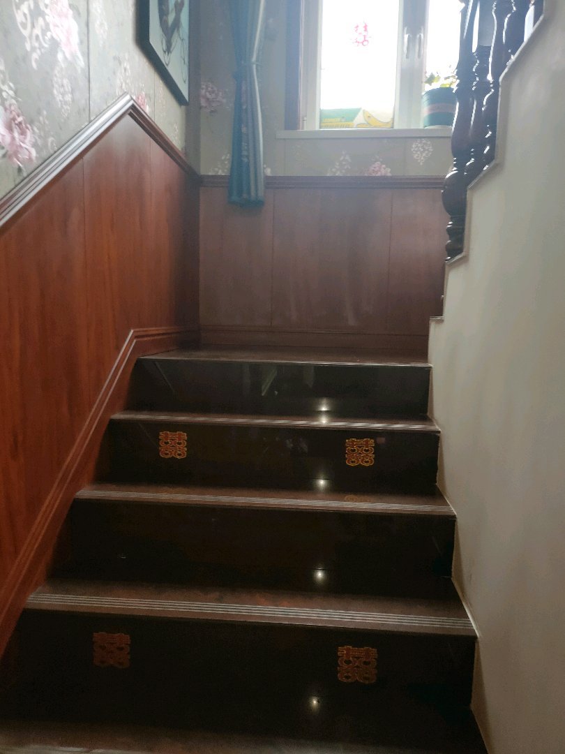 晋原学校旁小二楼,占地面积2分45,建筑面积300平上下三层,框架结构,宅基地15
