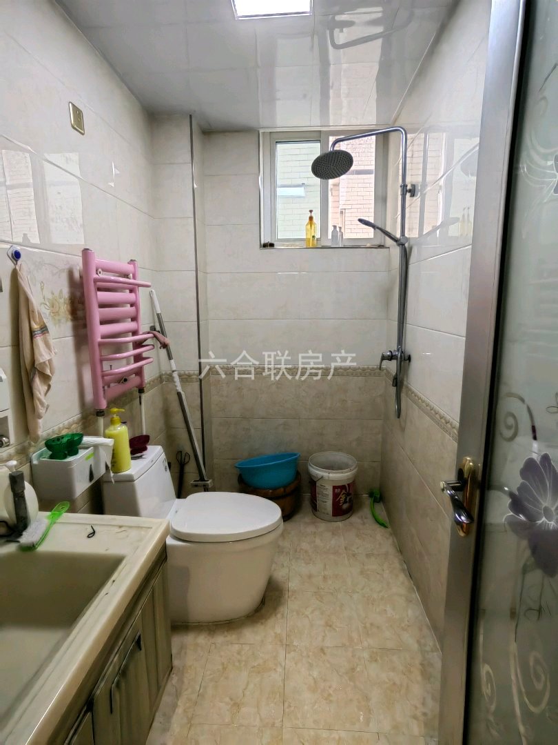 洋州明珠,洋州明珠电梯黄金楼层,精装修家具家电齐全,带柴房9
