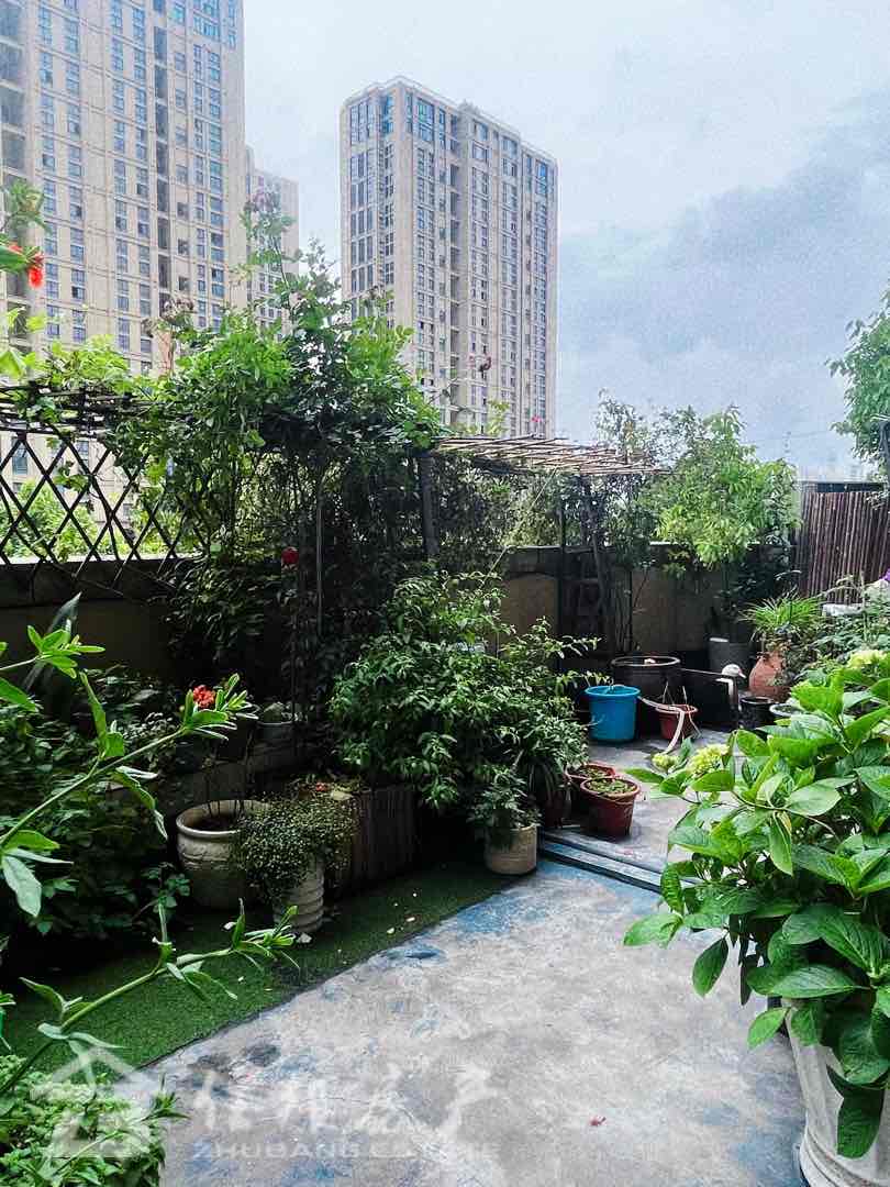 德信泊林春天,泊林春天 满2 5房三卫 自住装修 跃层 带60方大露台6