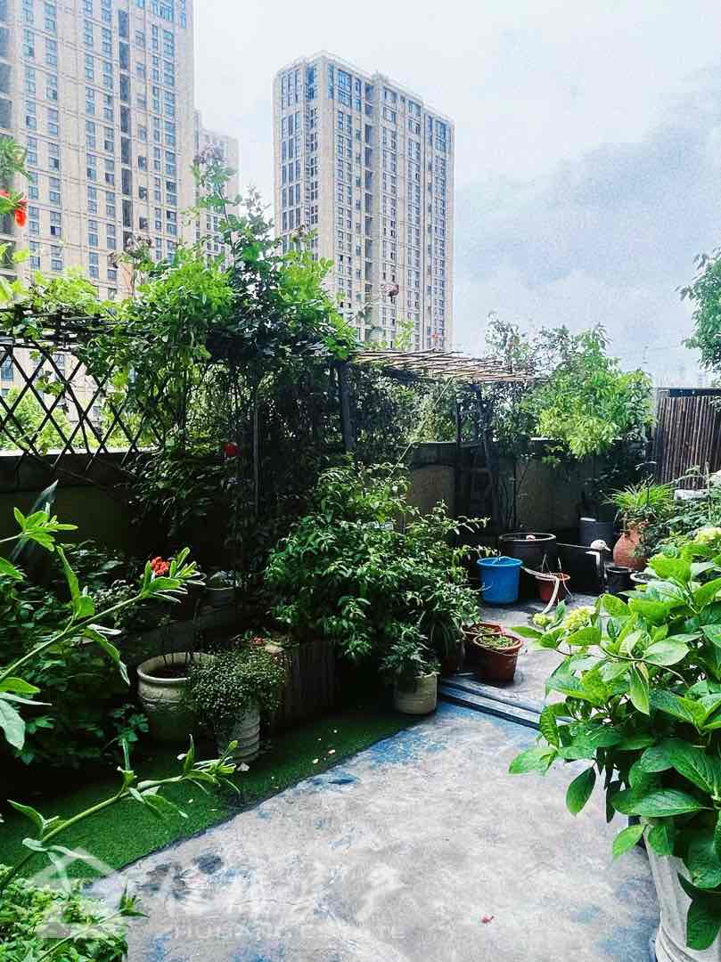 德信泊林春天,泊林春天 满2 5房三卫 自住装修 跃层 带60方大露台14