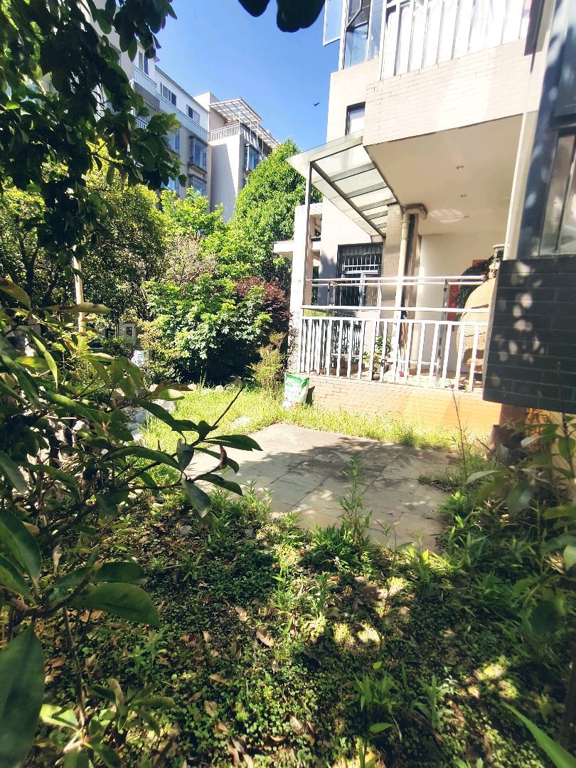 阳光花园御园,阳光花园御园1楼带花园车位161平4室中装南北满两年143万11