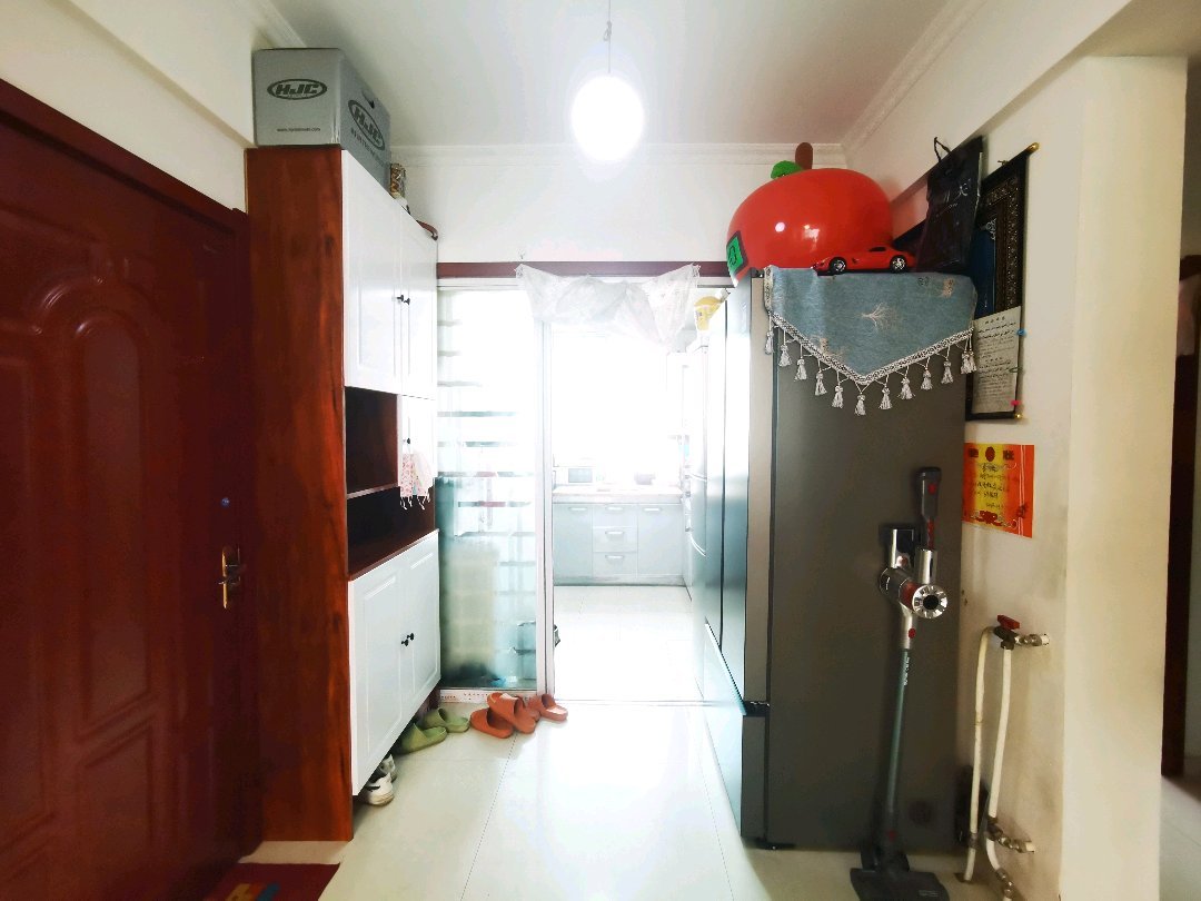 九洲城A区,九洲城A区7楼总高7楼3室2厅面积158.88㎡100万
万9