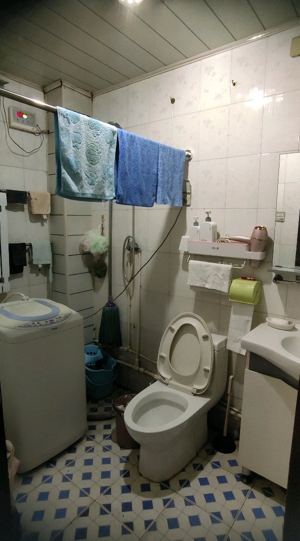 八一南小区,三室两厅,南北通透,带地下室,三小服务区,7