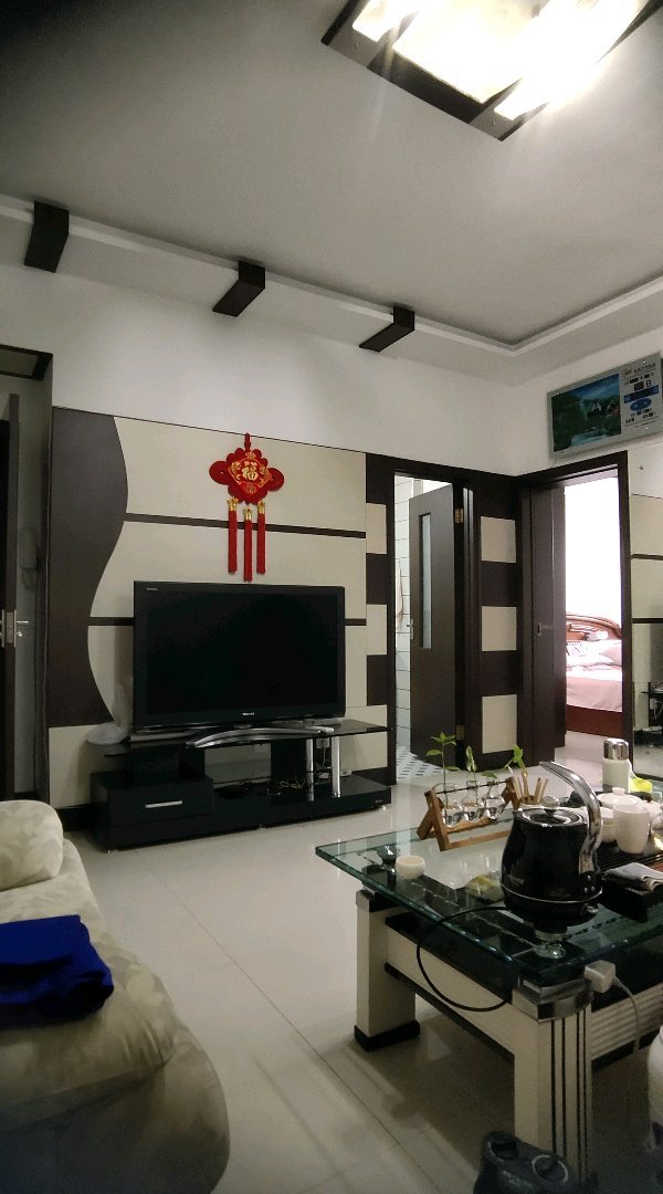 八一南小区,三室两厅,南北通透,带地下室,三小服务区,5