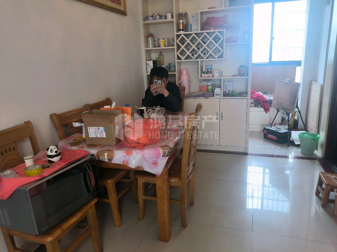 龙湾国际花园,南北通透精装三房户型结构实惠。。7