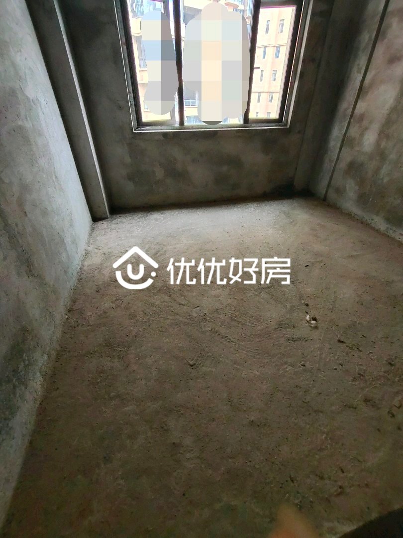 山湖豪苑,山湖豪苑高档别墅,带地下室和超大院子,还带单独车库,看房方便3