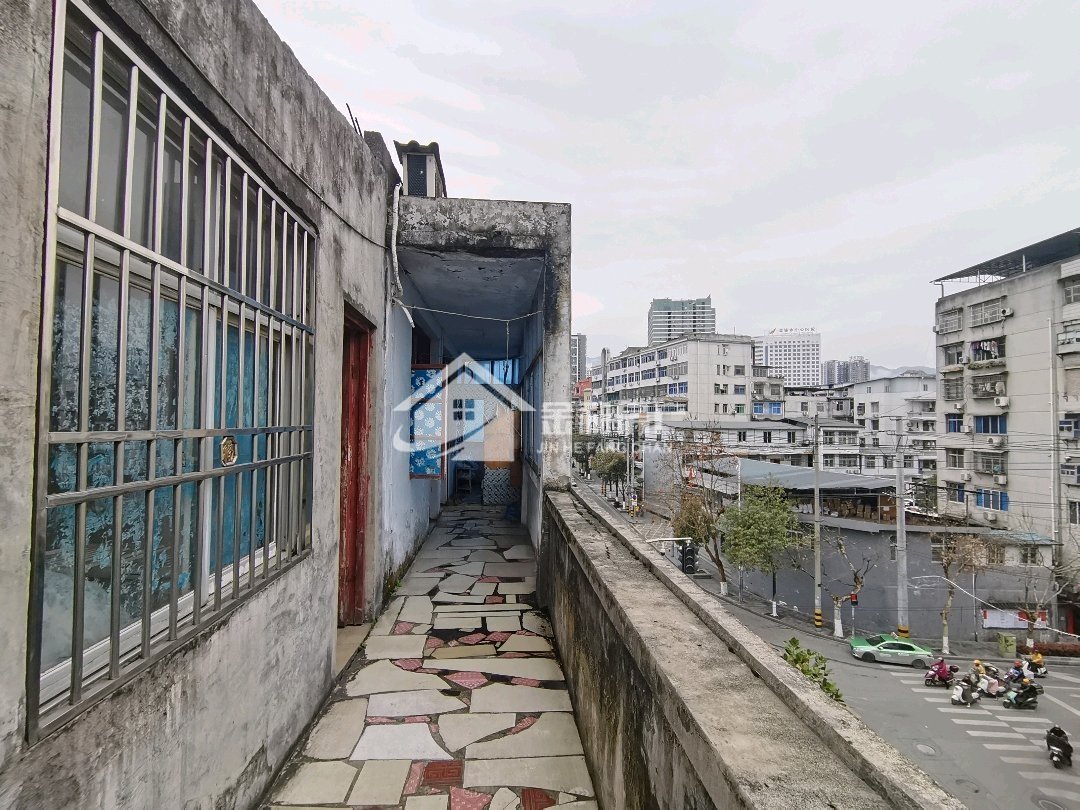 大桥路,采光好,旁边有恩施广场6