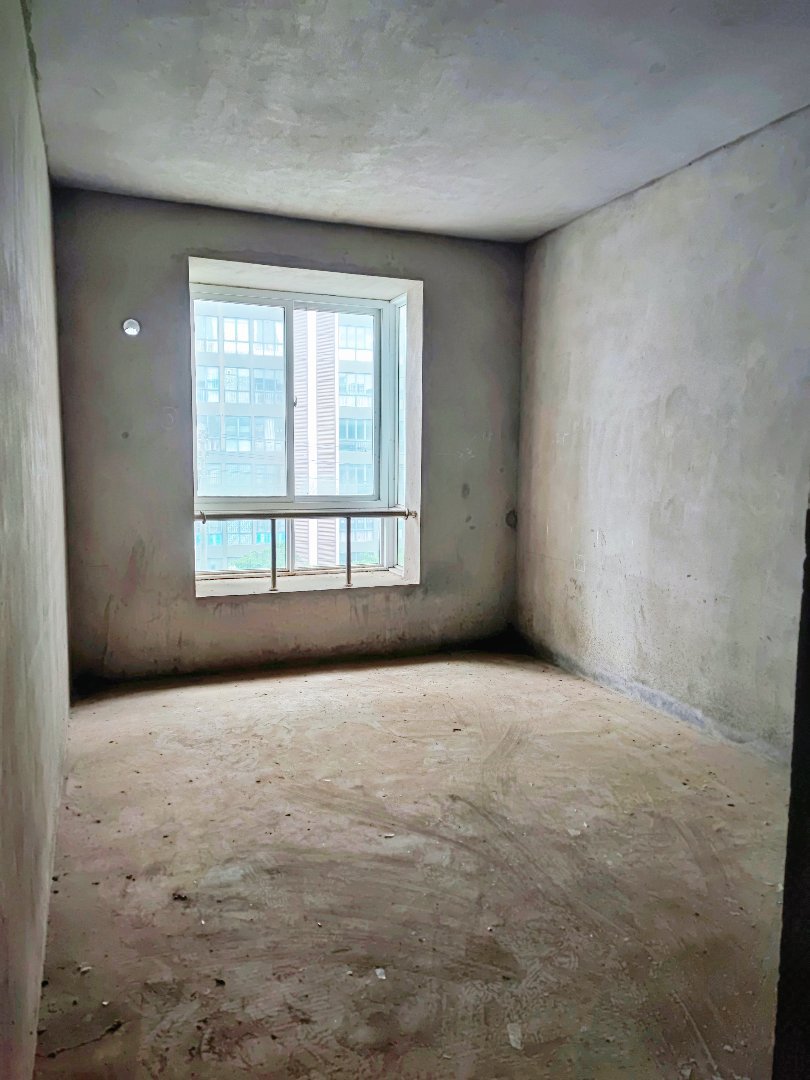 滨都一品嘉苑,八里街一品嘉苑小区,毛坯大三房,产权清晰业主诚意出售5