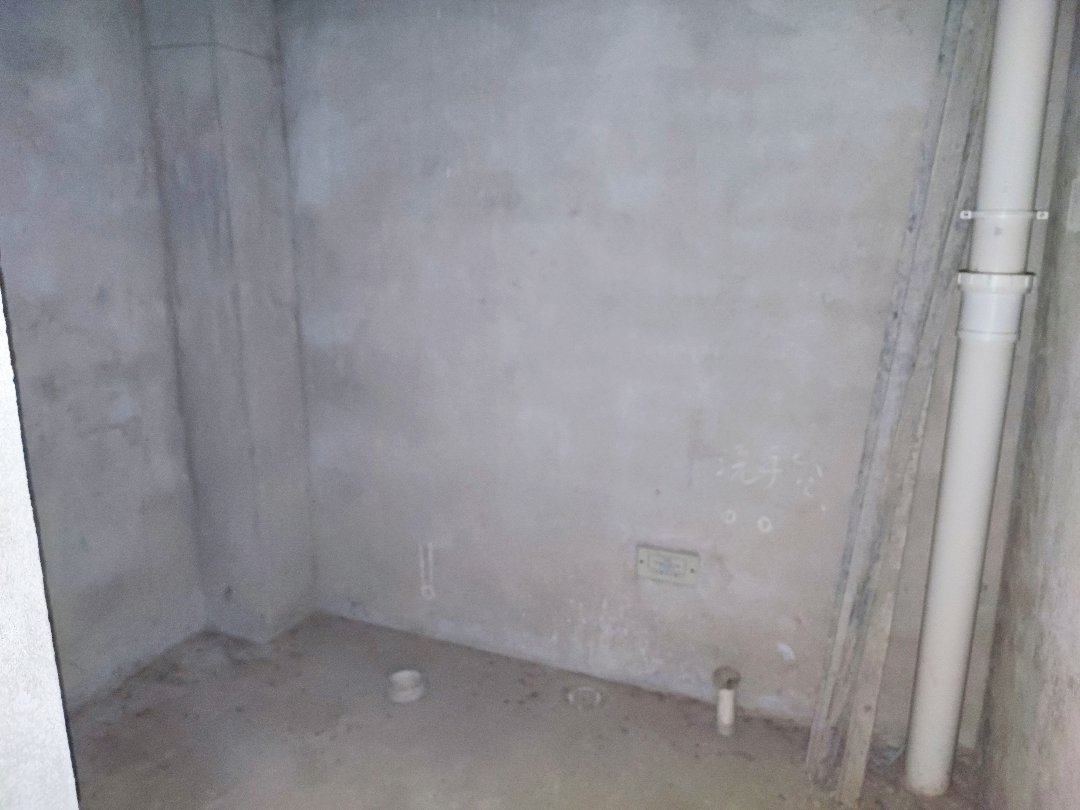 滨都一品嘉苑,八里街一品嘉苑小区,毛坯大三房,产权清晰业主诚意出售6