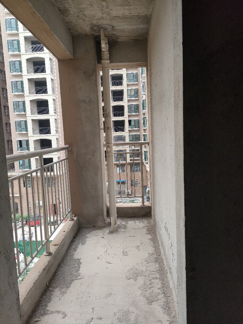 鑫鼎雅苑,高中附近,鑫鼎雅苑三室两厅,证满二年随时过户3