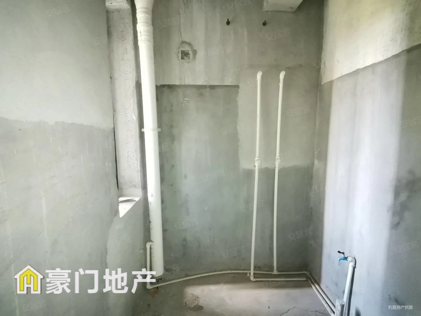 美伦阳光园,南岸美伦边套三彩,满三 126万 一口价5