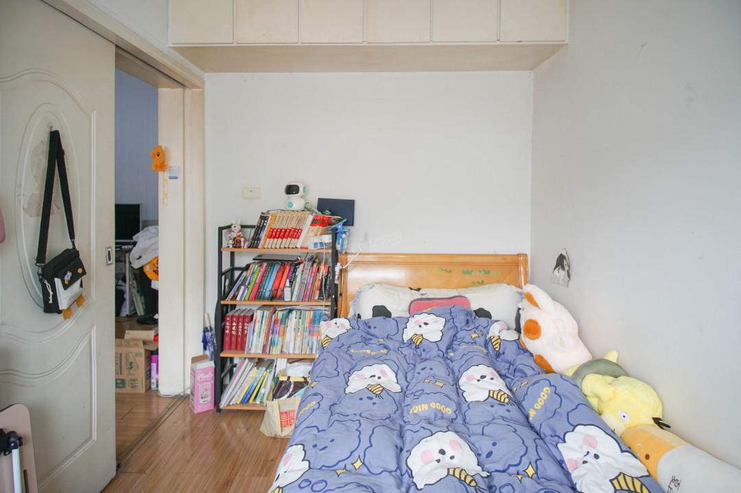 110街坊,110街坊好房出售!此房两证全!房主急售,价格可议!3
