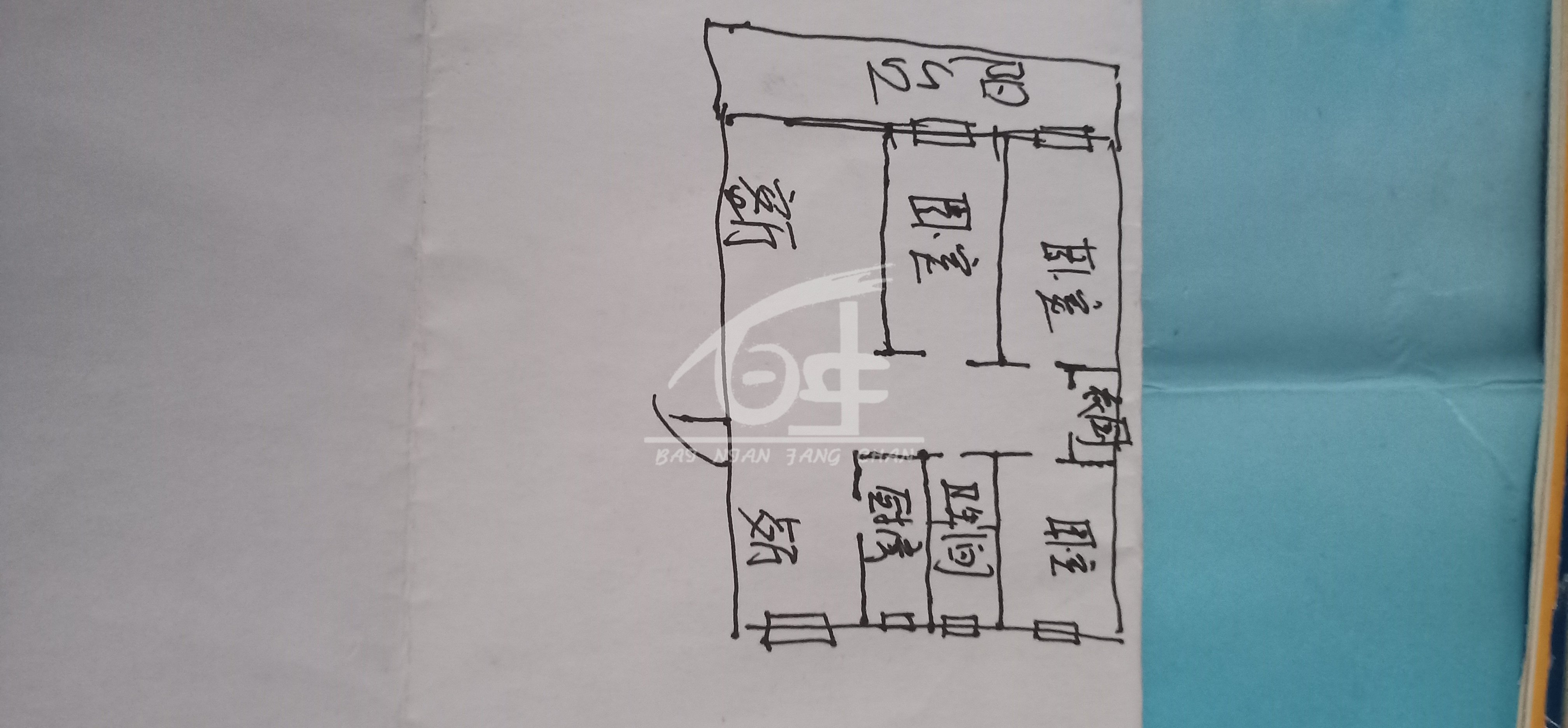 新亚花园,坡道二楼,楼下是车库,三个卧室朝南,三室两厅两卫,三个大阳台9