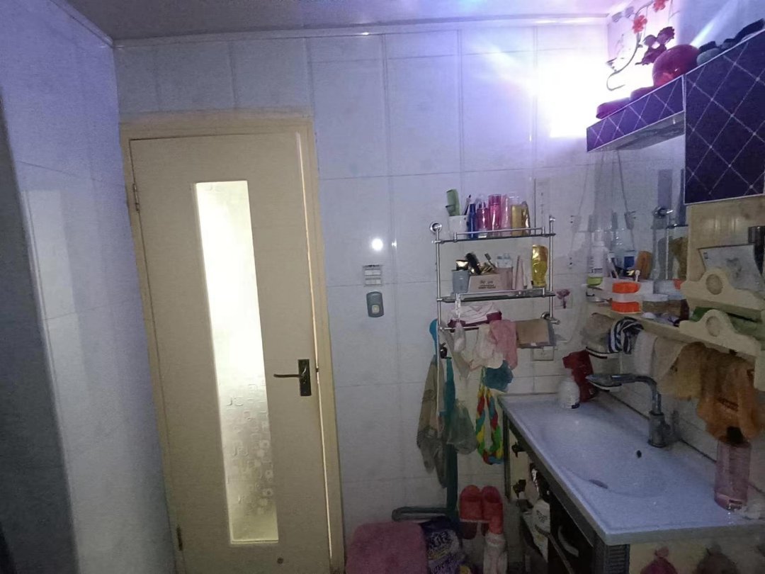 凤凰苑小区,凤凰苑精装两室,楼层好,家具家电齐全6