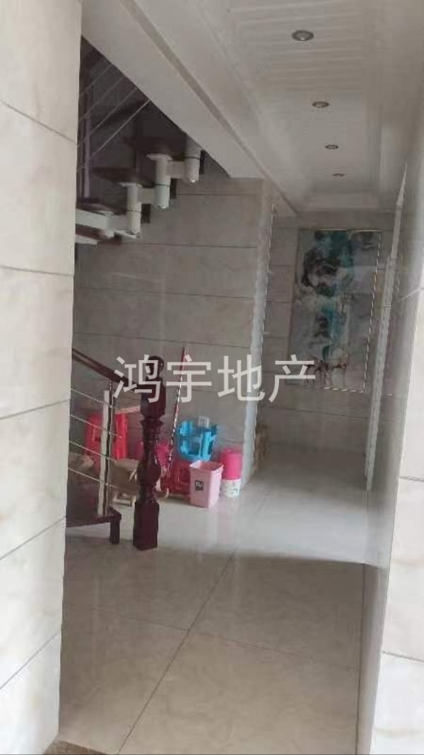 方坤锦绣国际,锦绣国际高端小区。户型方正
采光好。4