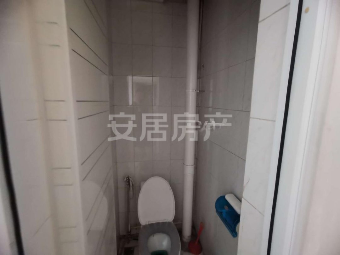 邮电安全小区,实验小学附近精装两室房,价格合适,视野无敌。1