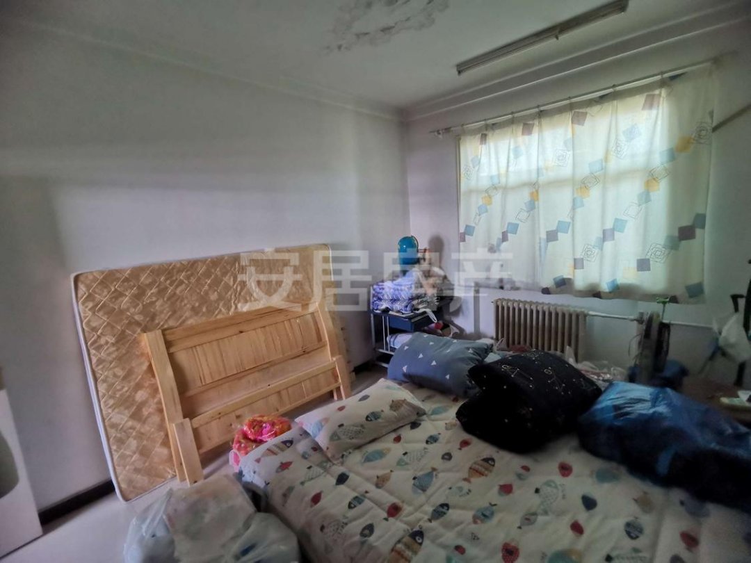 邮电安全小区,实验小学附近精装两室房,价格合适,视野无敌。3