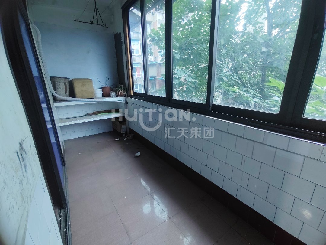 交通路,周边配套设施齐全,交通便利3