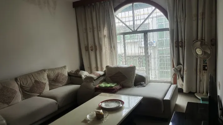 苴国路三室两厅两卫房屋出售