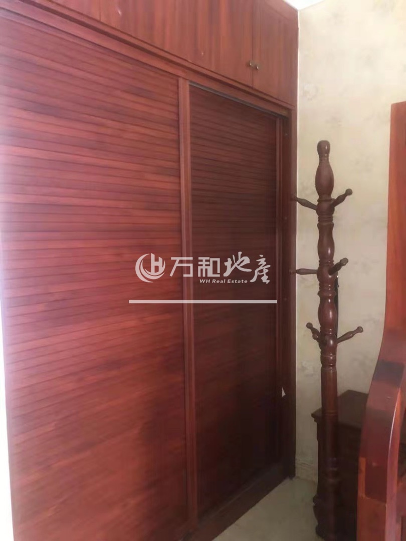 物华南苑B区,南门低楼层套二,价格好谈诚心出售8