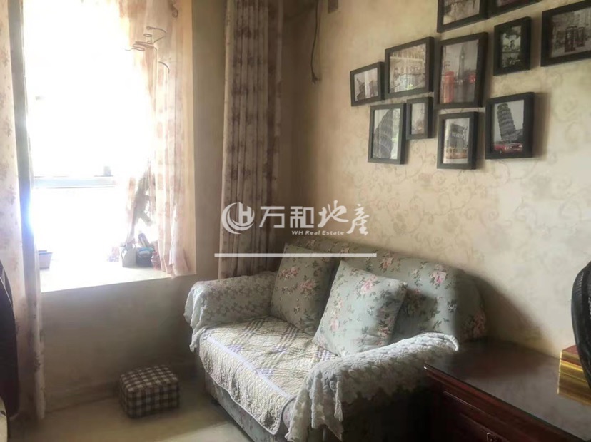 物华南苑B区,南门低楼层套二,价格好谈诚心出售4