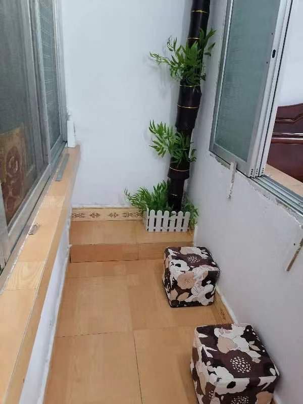 中山北路40号,驿前街口好又多楼上,精装修,拎包入住9