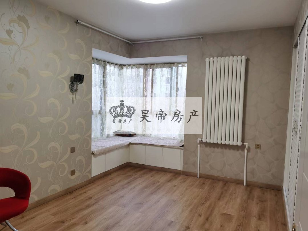 天润园小区,天润园小区三室两厅两卫,南北通透,面积是137平,9