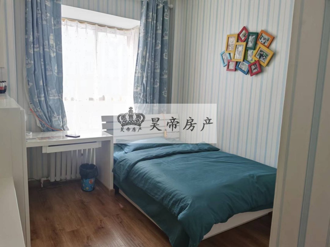天润园小区,天润园小区三室两厅两卫,南北通透,面积是137平,6