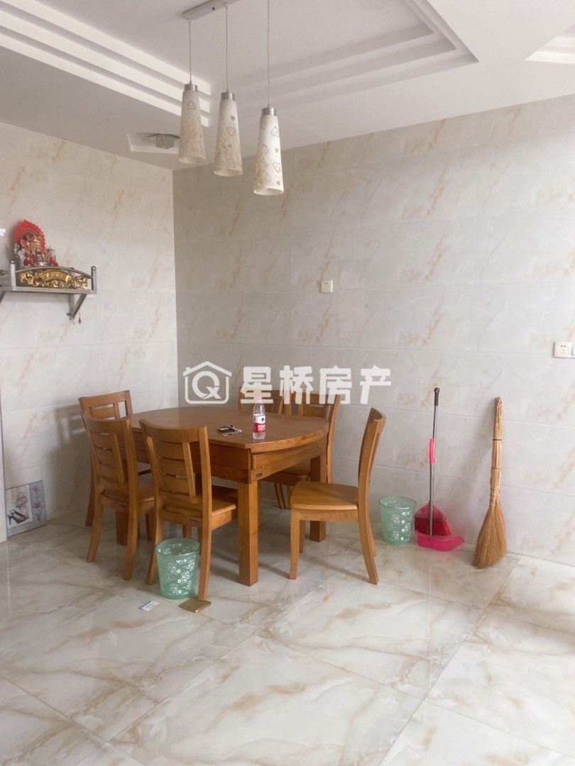 杰汇华庭,新区电梯房朝南,基本没住9