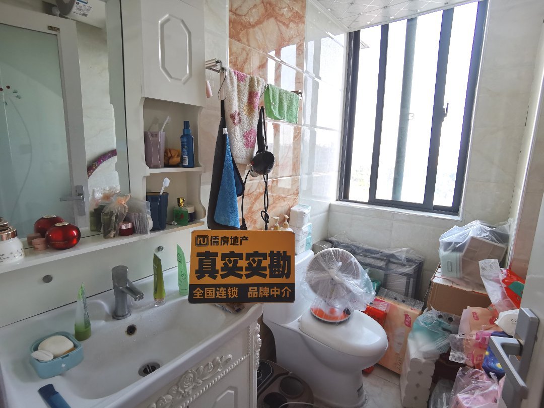 福田花园,福田花园,精装大三室,电梯中层。4