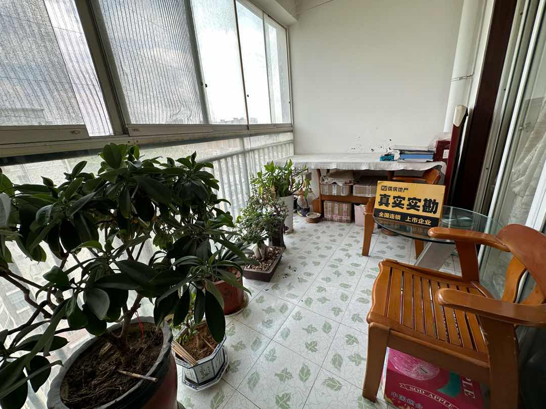 龙腾花园,武当路龙腾花园精装三室,电梯中层采光好户型方正8