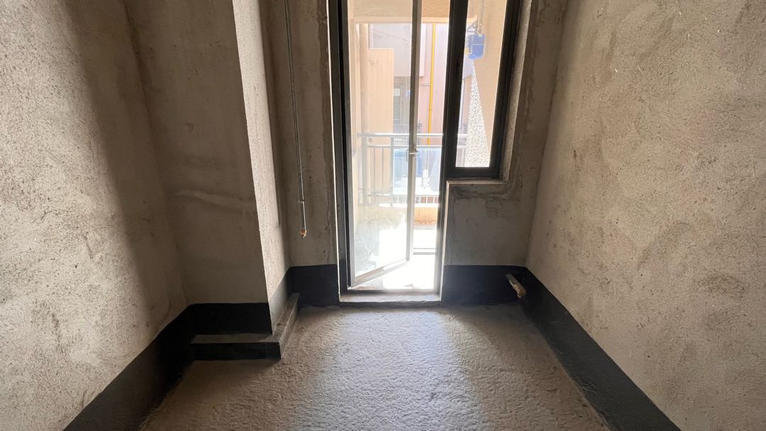 万达华府三期,万达华府E区 毛坯三房 出售 红本在手12