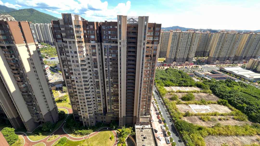 万达华府三期,万达华府E区 毛坯三房 出售 红本在手5