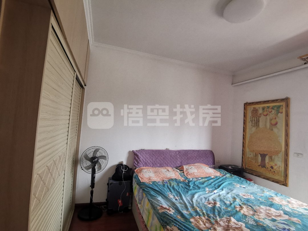 汾矿花苑西区,055小区环境好,两卧一厅,格局好,精装87平,交通方便!3