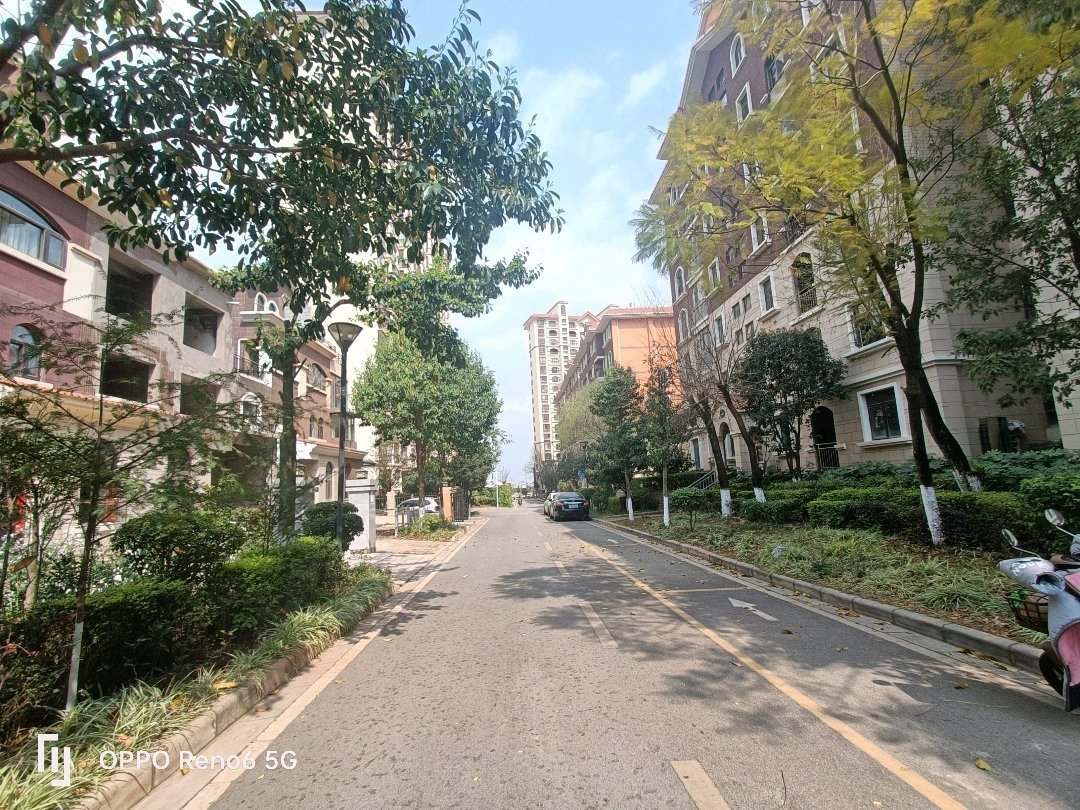 南疆坤城,南疆坤城毛坯面积122.4㎡,带一个产权车位12